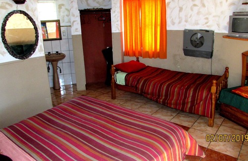 Thorny Bush Game Reserve Ski Chalet | Pure wilderness in Amanzimlotzi Riverside Bush Camp in Limpopo, Kruger Park