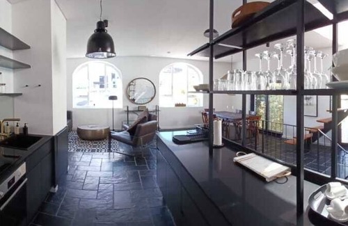 Cape Town City Centre Apartment | Purple House