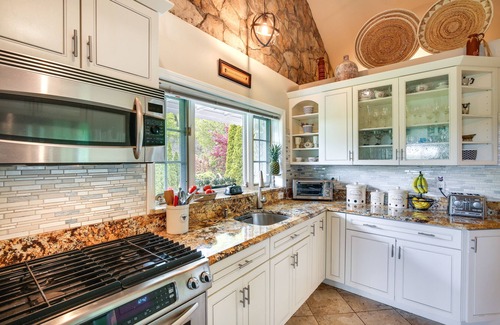 Lake Peekskill Cottage | Putnam Valley Vacation Rental: Patio & Lake Views!