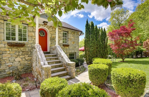 Lake Peekskill Cottage | Putnam Valley Vacation Rental: Patio & Lake Views!