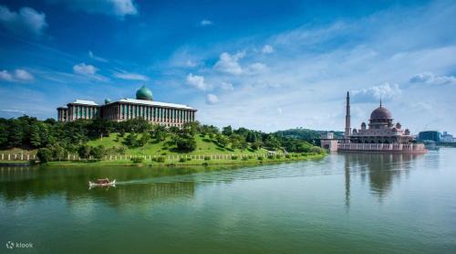 Presint 15 Apartment | Putrajaya Dwiputra Residences, Fully Air-Con 3BR Blissful Suite