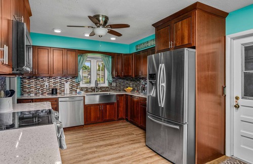 Boca Ciega Ridge Apartment | Putting green, outdoor oasis, 3Mi to the beach