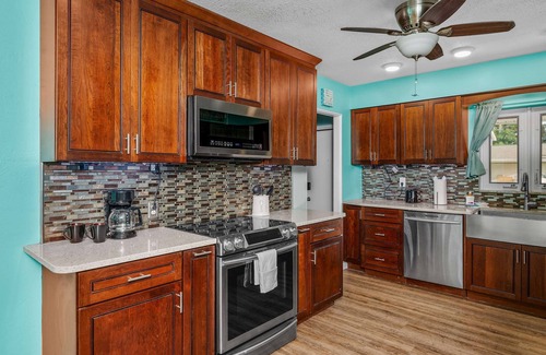 Boca Ciega Ridge Apartment | Putting green, outdoor oasis, 3Mi to the beach