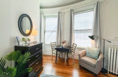 Fenway–Kenmore Apartment | Pvt Room, St Mary’s, Fenway, Longwood, Green Line