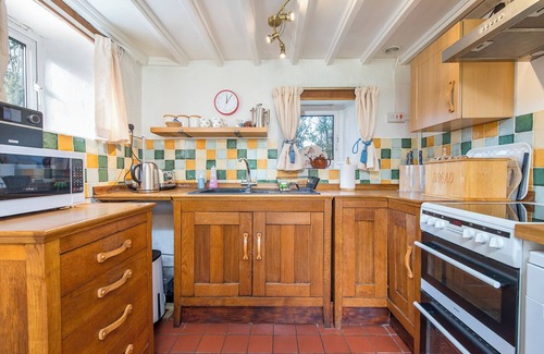 Llanybri Cottage | Pwll Cottage, Holiday Cottage Marros, Sleeps 6, 3 bedrooms, bathrooms