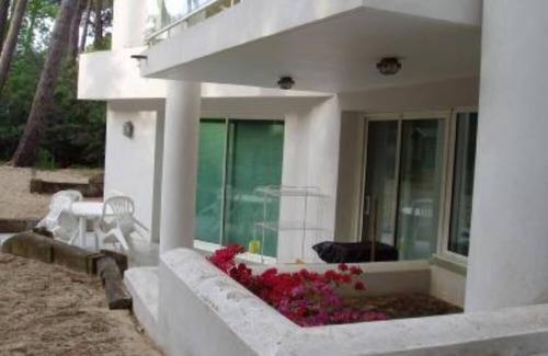 Pyla-sur-Mer Apartment | Pyla Sur Mer: apartment in villa located in residential area