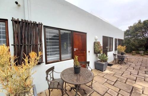 West Bank Apartment | PYRAMID HOUSE BY THE SEA