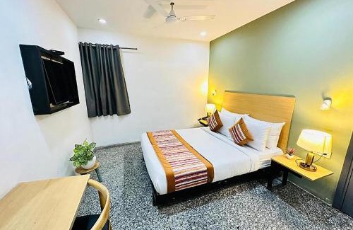 Rohini Hotel | Qotel Comfort Golden Saffron Punjabi Bagh