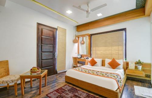 Rajouri Garden Hotel | Qotel Signature Lavish Rajouri Garden New Delhi