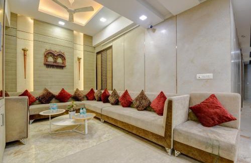 Rajouri Garden Hotel | Qotel Signature Lavish Rajouri Garden New Delhi