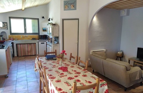 Saint-Hippolyte-le-Graveyron Cottage | Quiet Mazet Provençal