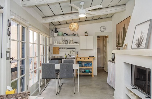 Jefferson Park House | Quailette - Cozy pet friendly studio w/outdoor space minutes from the UofA!