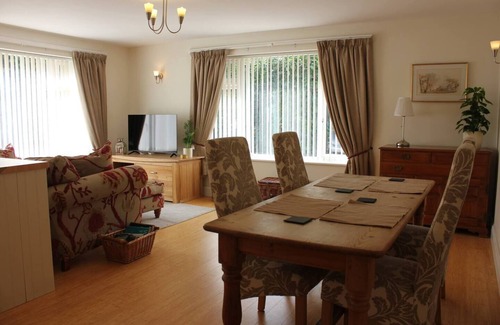 Montpellier House | Quaint 1-bedroom house in Cheltenham