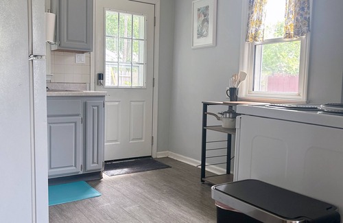 Champaign House | Quaint 2 bed in Champaign