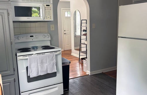 Champaign House | Quaint 2 bed in Champaign