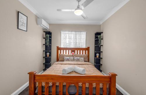 Warwick House | Quaint 2 bedroom fully furnished Cottage