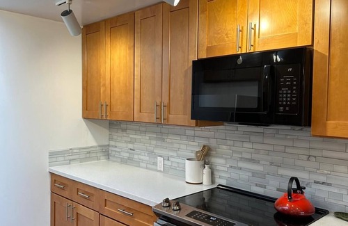 Olympic Hills House | Quaint 3-bed home boasts indoor/outdoor living