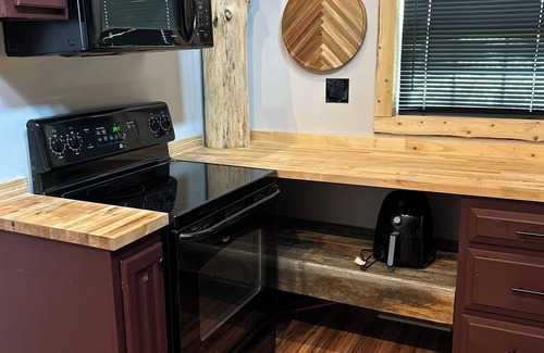 Stratford Cabin | Quaint 3-bedroom cabin on the Trails