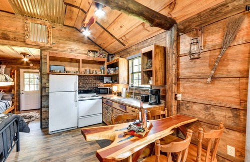 Abbeville Apartment | Quaint Abbeville Cabin Studio w/Gas Grill!