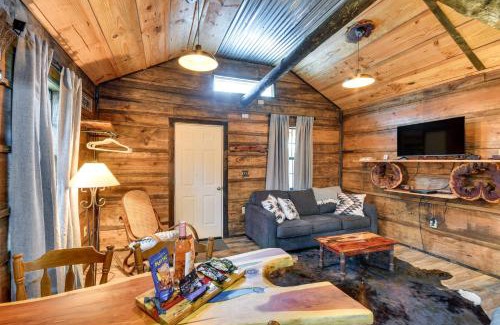 Abbeville Apartment | Quaint Abbeville Cabin Studio with Gas Grill!