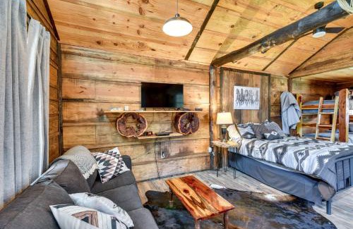 Abbeville Apartment | Quaint Abbeville Cabin Studio with Gas Grill!