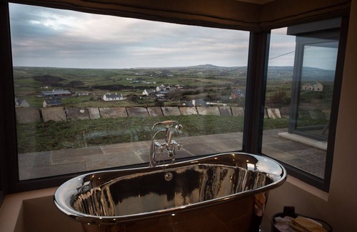 Doolin Cottage | Quaint and Luxurious Cottage overlooking Doolin and the Aran Islands