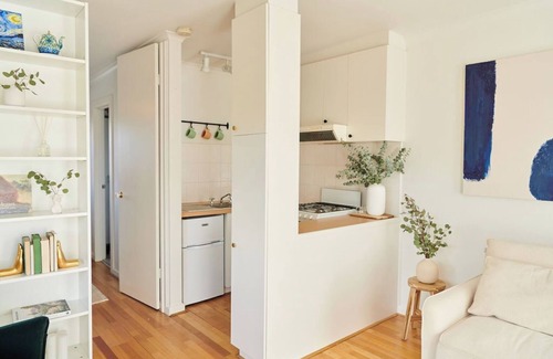 Prahran Apartment | Quaint Apartment Off Chapel Street