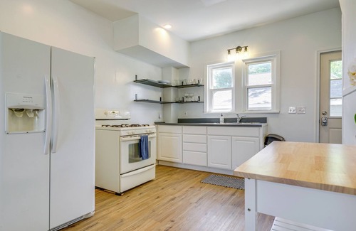 Auburn House | Quaint Auburn Retreat: Steps to Historic Downtown!