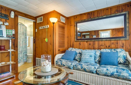 West Yarmouth House | Quaint Cape Cod Cottage with Grill - Walk to Beach