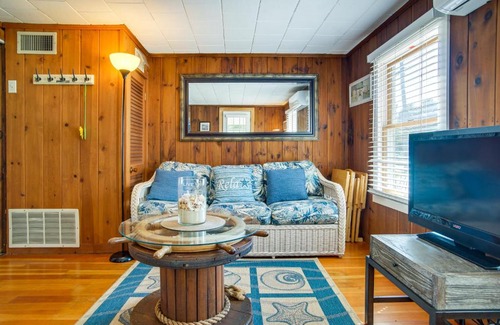 West Yarmouth House | Quaint Cape Cod Cottage with Grill - Walk to Beach