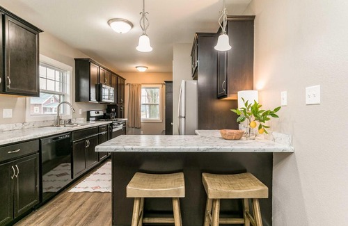 Southwest Area House | Quaint Cedar Rapids Home - 1 5 Mi to Downtown