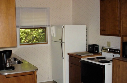Shelby Cottage | Quaint, charming, CLEAN family cabin on Lake Michigan.