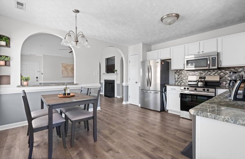 South View House | Quaint Cottage-3BR/2B House with Arcade and Fire Pit in Quiet Part of Hope Mills