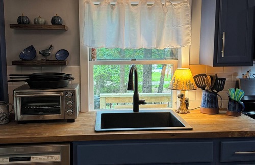 Gilmanton Cottage | Quaint cottage on shellcamp lake with AC in charming Gilmanton