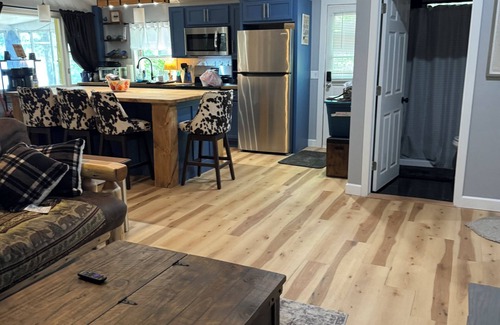 Gilmanton Cottage | Quaint cottage on shellcamp lake with AC in charming Gilmanton