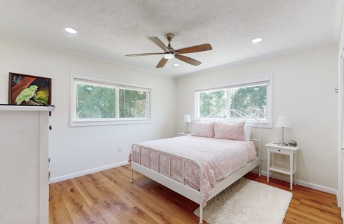 Floral City House | Quaint, countryside bungalow across from bike trail with screened lanai & WFH