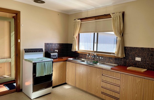 Leigh Creek Cabin | Quaint cozy cabin in the Flinders Ranges