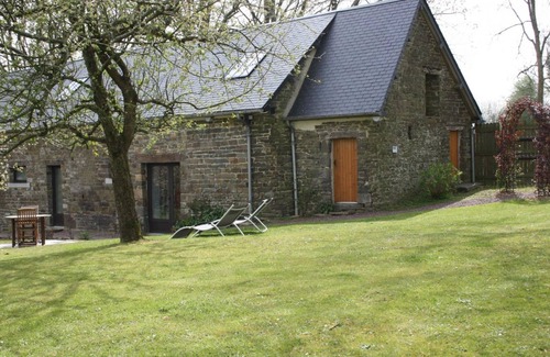 Beauchamps Cottage | Quaint Eco-Friendly Cottage with Private Garden, Mini Farm & Baby Equipment