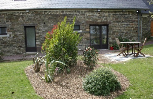 Beauchamps Cottage | Quaint Eco-Friendly Cottage with Private Garden, Mini Farm & Baby Equipment