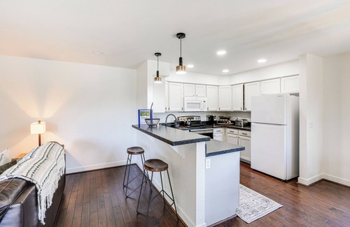 Flagstaff Condo | Quaint Flagstaff Condo w/Balcony ~ 6 Mi to Dtwn!