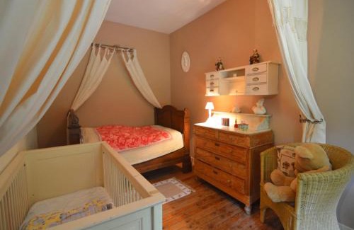 Bievre House | Quaint Holiday Home in Bièvre in the forest