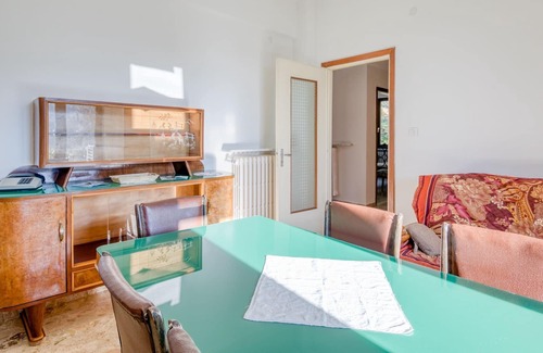 Erli House | Quaint Holiday Home in Erli with Balcony