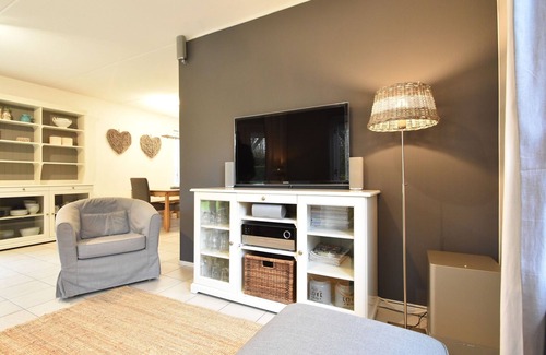 Zonnemaire House | Quaint Holiday Home in Zonnemaire with Roofed Terrace