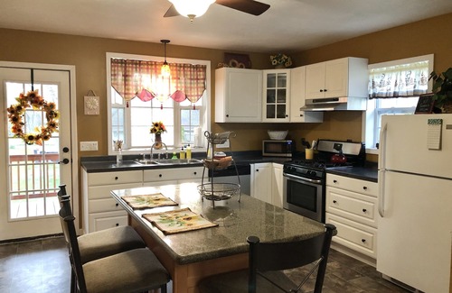 Dunkirk House | Quaint Lake Erie Vacation Cottage