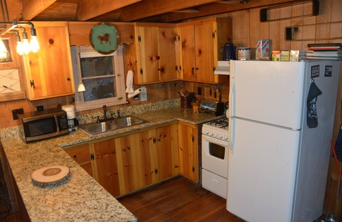 Fish Camp Cabin | Quaint Mountain Cabin at the entrance to Yosemite National Park