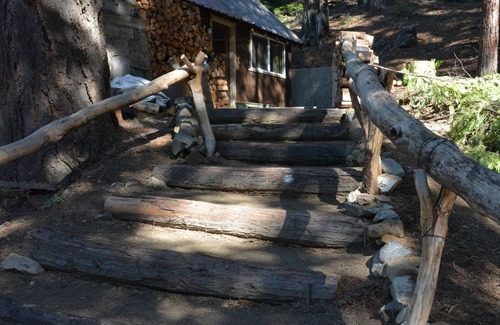 Fish Camp Cabin | Quaint Mountain Cabin at the entrance to Yosemite National Park