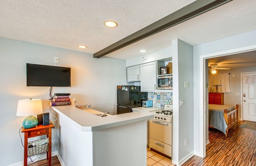 Onekama Condo | Quaint Onekama Condo: Walk to Portage Lake!