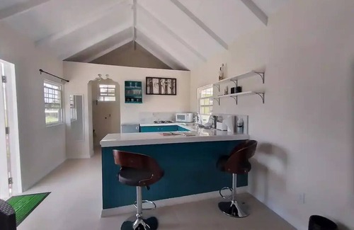 Fitts Village Apartment | Quaint self contained apartment, located 5mins away from the beach.