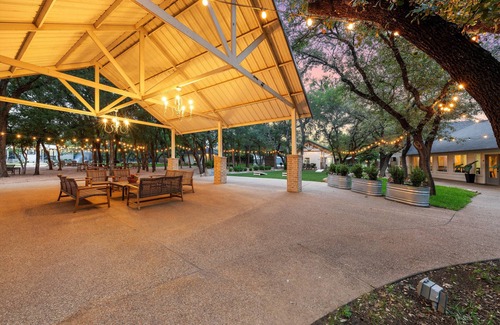 Crawford House | Quaint Suite with Boutique Hotel Vibes on Country Retreat Surrounded by Nature