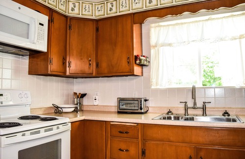 Hilton Cottage | Quaint Vacation Rental- Peaceful Cottage by Lake Ontario, Rochester, Hilton, NY